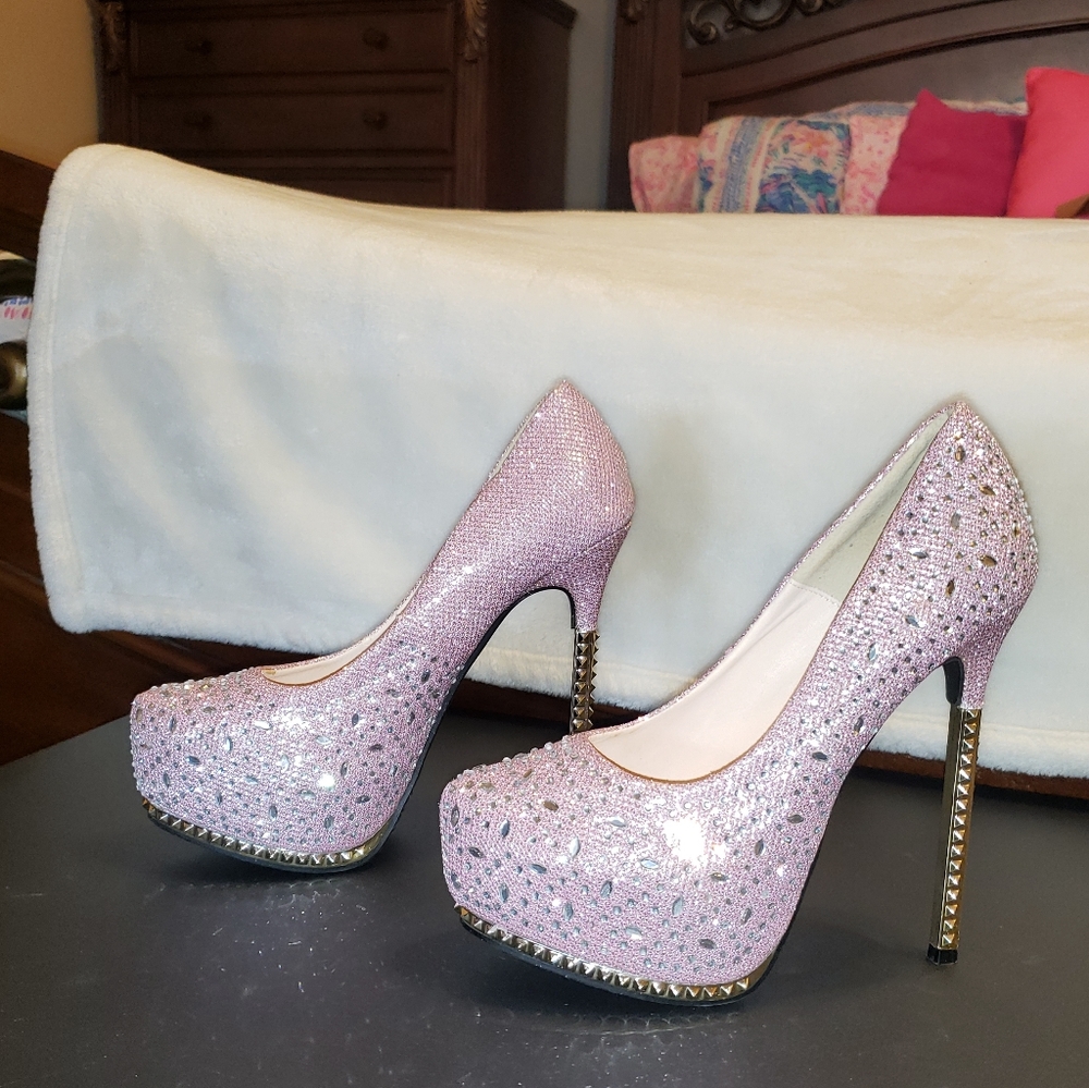Heels - Picture 2 of 3